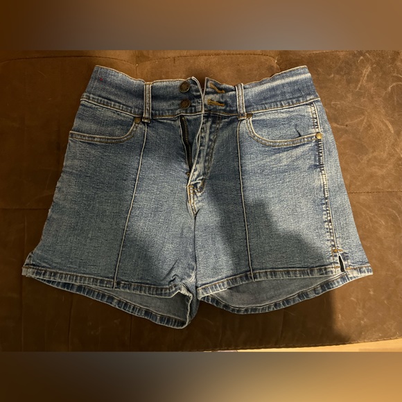 Women’s Urban Star Jean Shorts - Picture 1 of 3